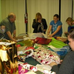 Student Santas helping